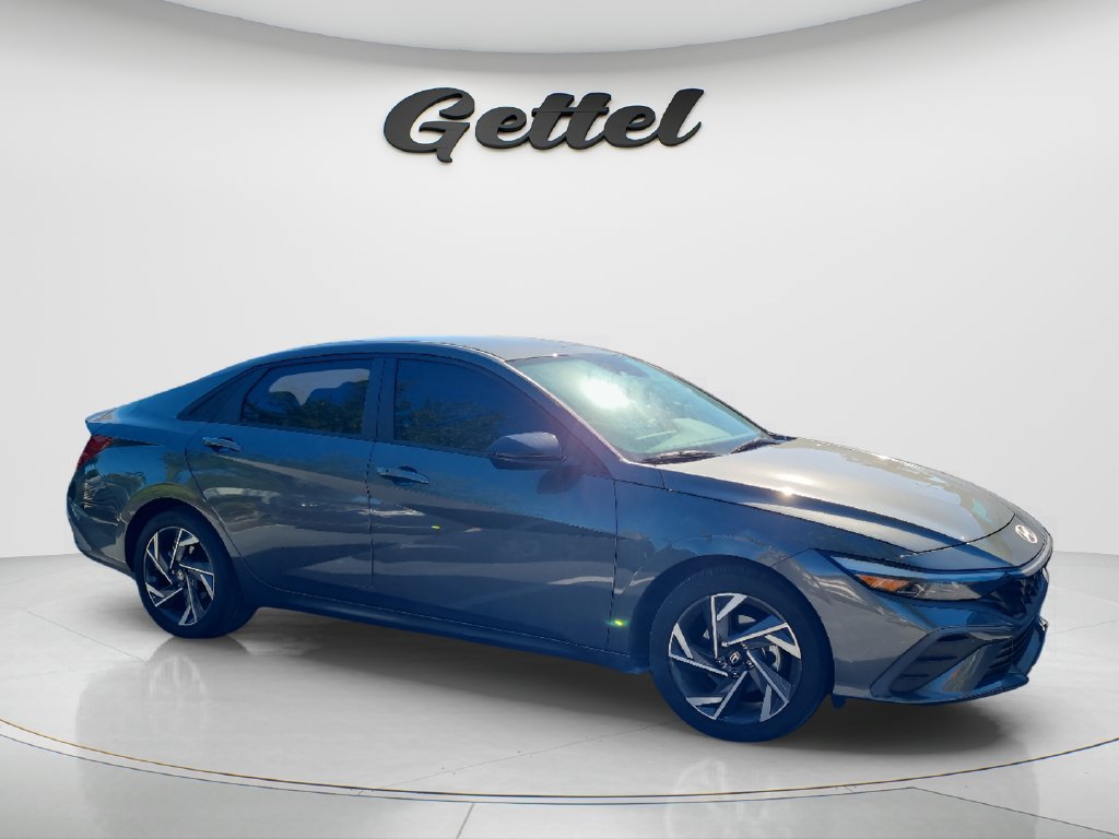 Used 2025 Hyundai Elantra Sport FWD image 3