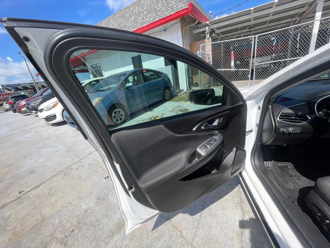 Used 2018 Chevrolet Malibu LT FWD image 11