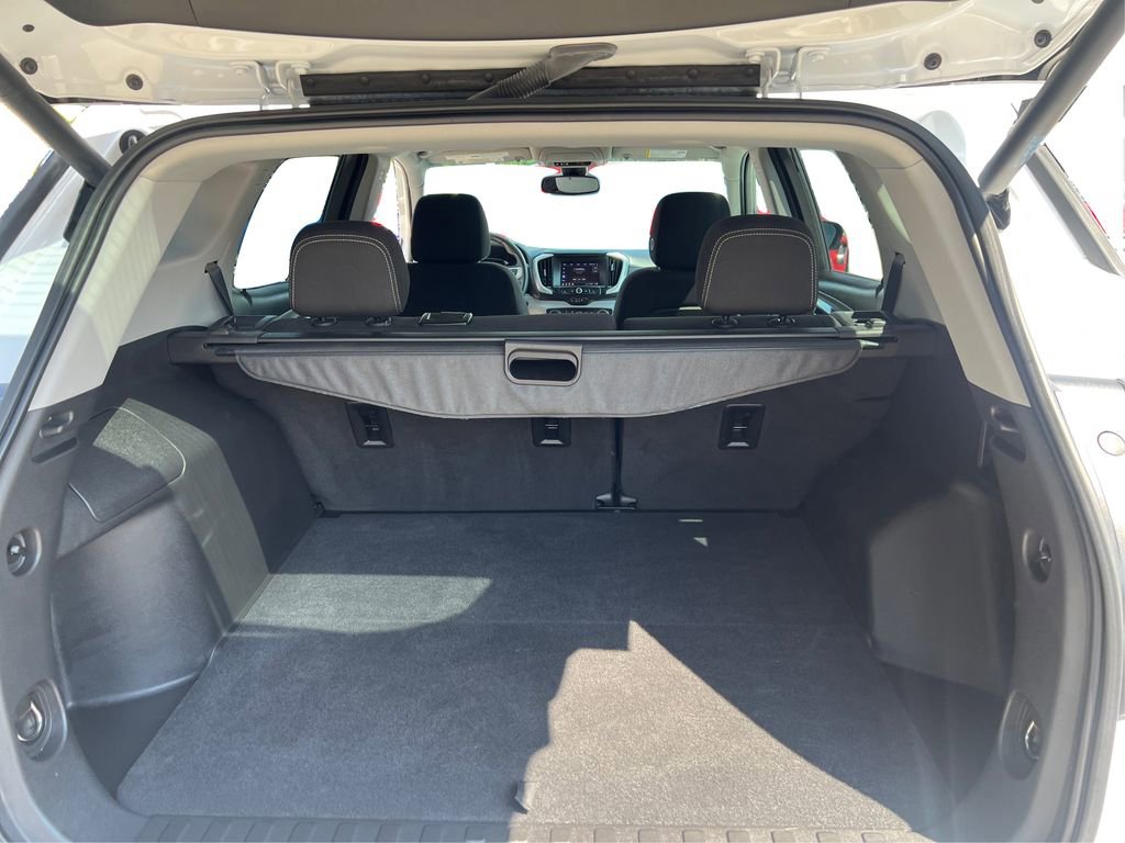 Used 2023 GMC Terrain SLE w/ Driver Convenience Package image 13