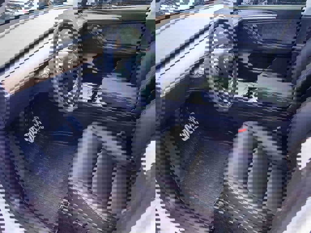 Used 2025 Tesla Model Y Performance image 15