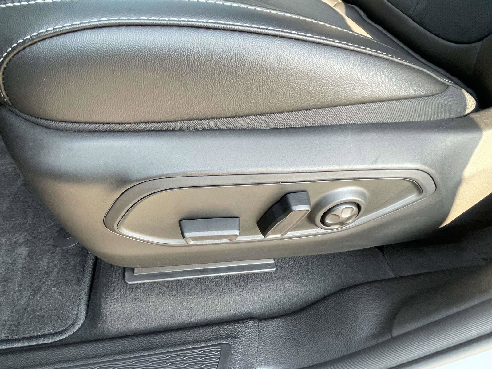 Used 2025 Jeep Grand Cherokee Altitude image 16