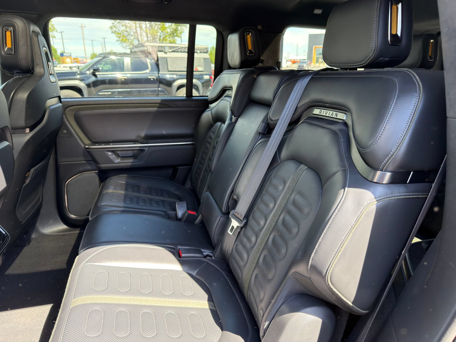 Used 2025 Rivian R1S Adventure AWD/4WD image 9