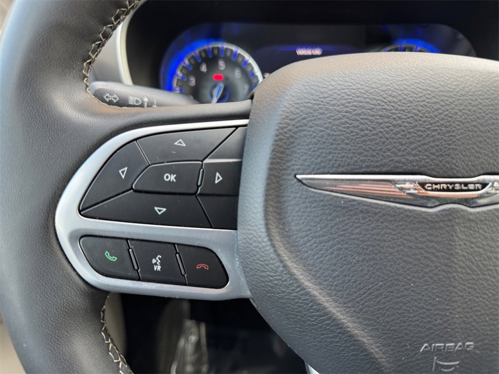 Used 2022 Chrysler Pacifica Touring-L image 22