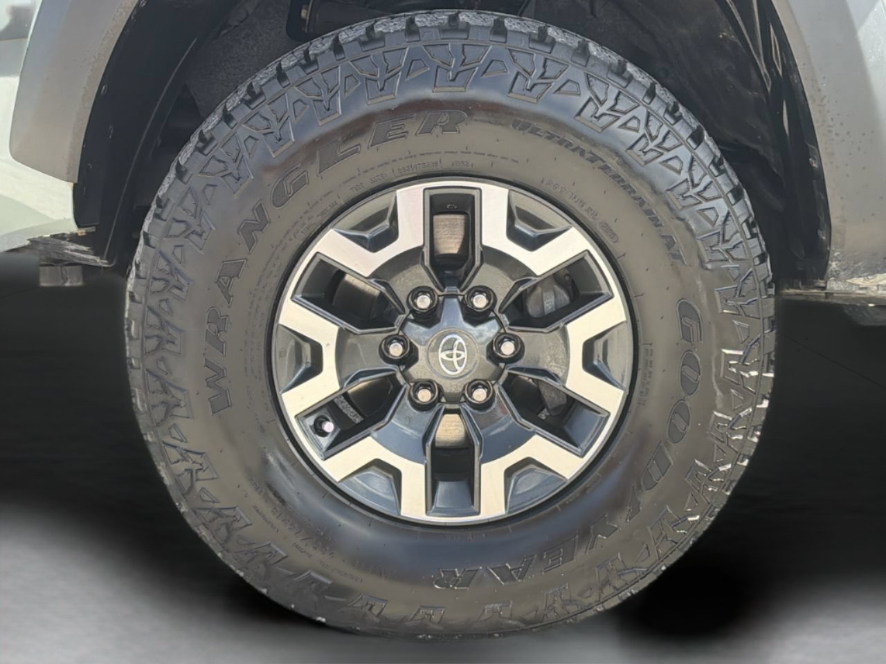Used 2022 Toyota Tacoma TRD Off-Road AWD/4WD image 31