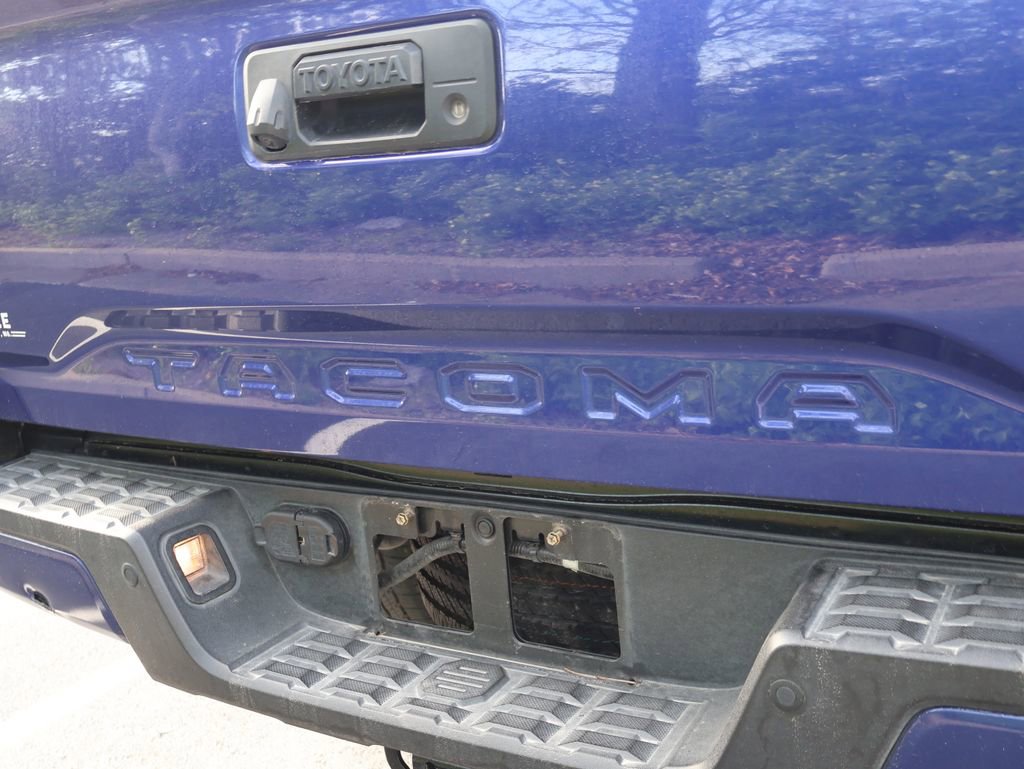 Used 2023 Toyota Tacoma TRD Sport w/ Technology Package AWD/4WD image 8