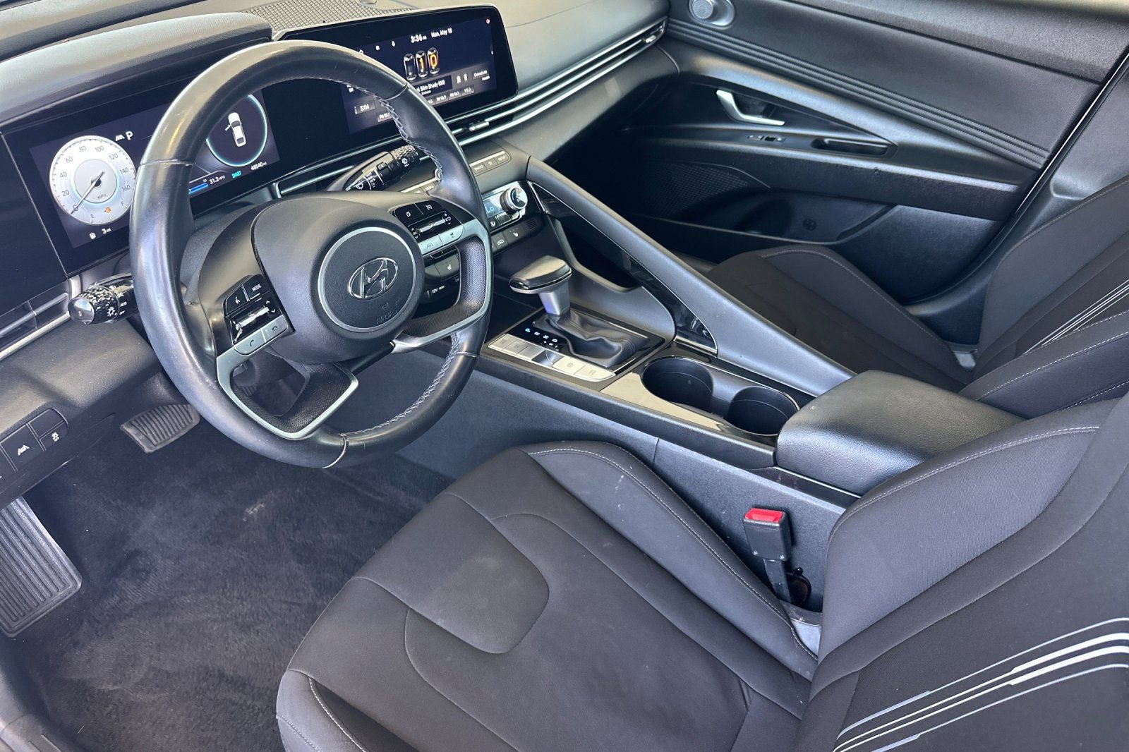 Used 2023 Hyundai Elantra SEL w/ Convenience Package FWD image 9