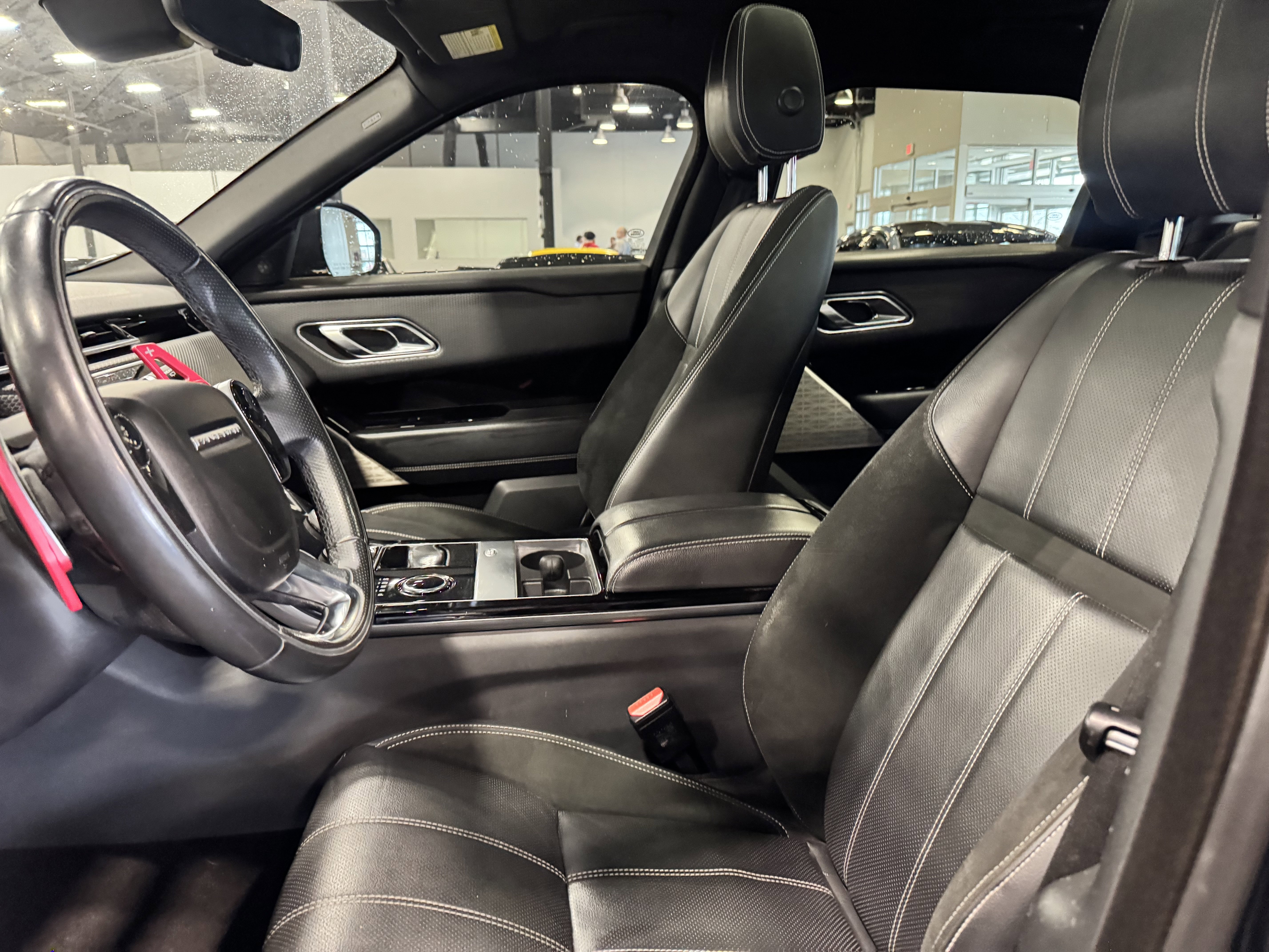 Used 2019 Land Rover Range Rover Velar R-Dynamic SE image 27