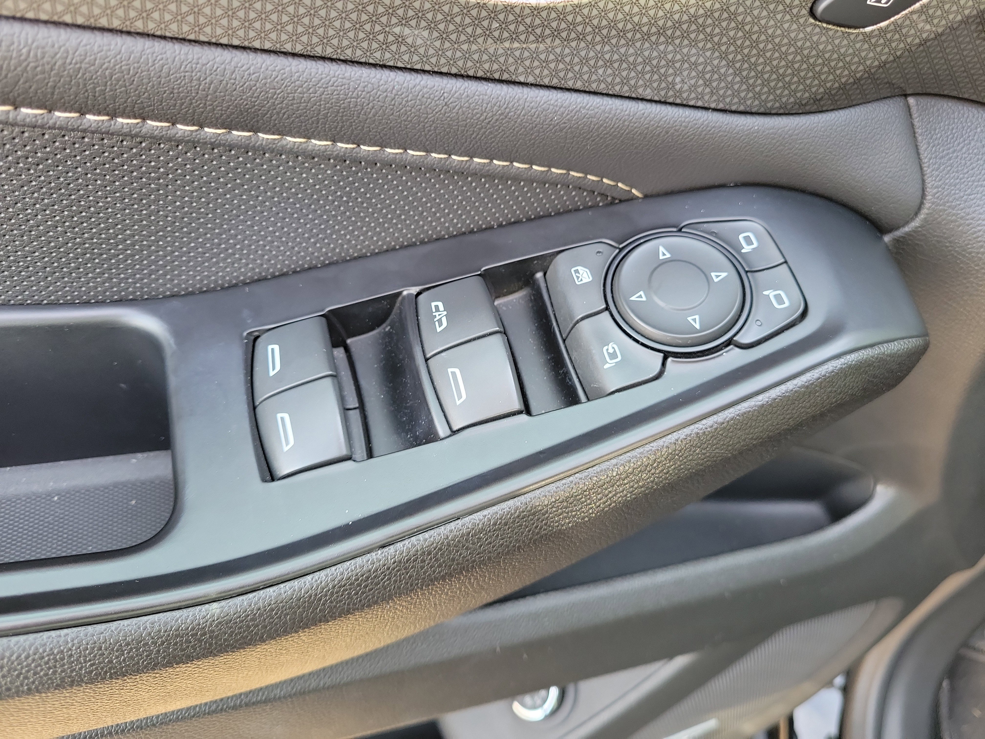 Used 2023 Chevrolet Traverse Premier w/ Redline Edition image 18