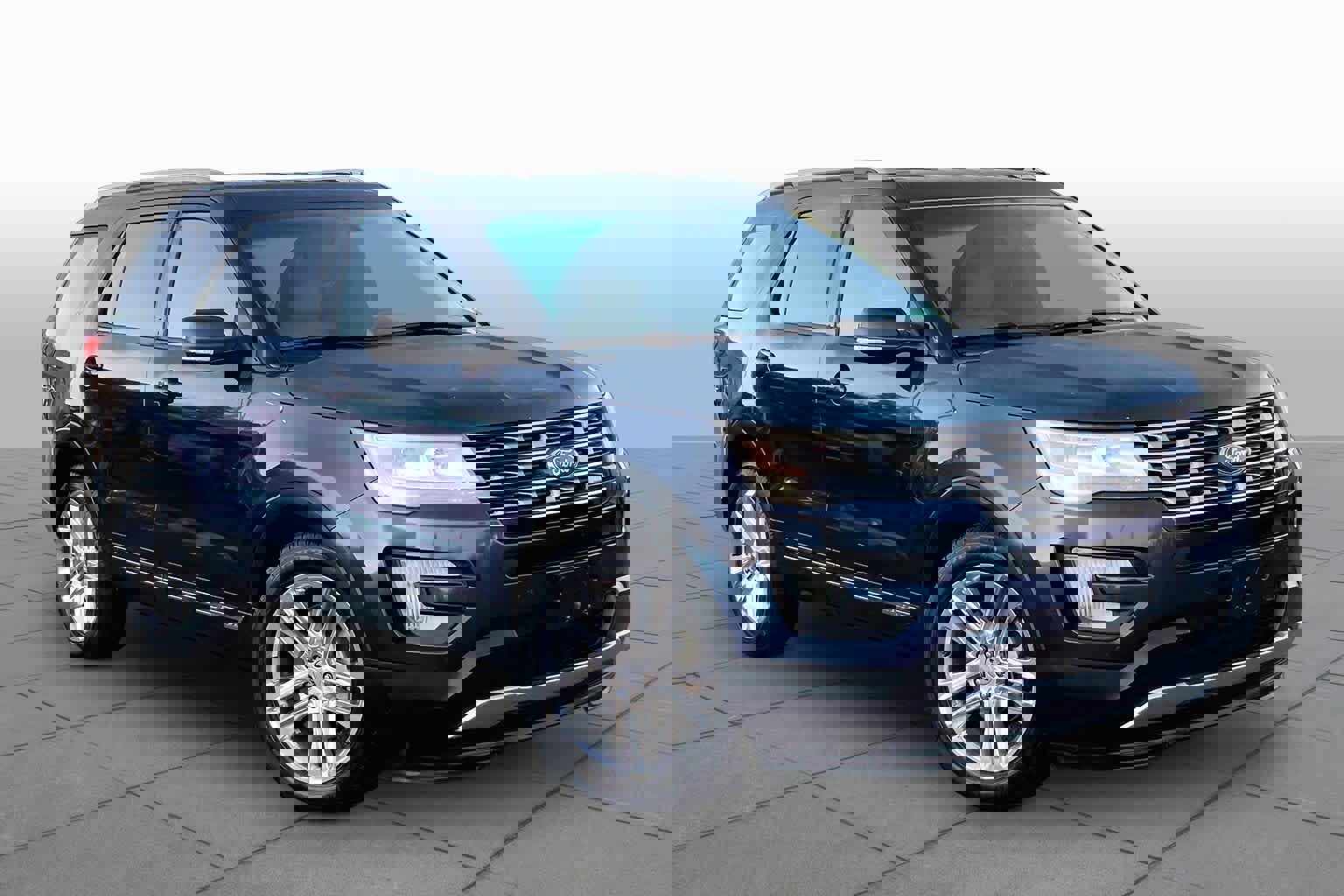 Used 2016 Ford Explorer XLT w/ Equipment Group 202A image 2