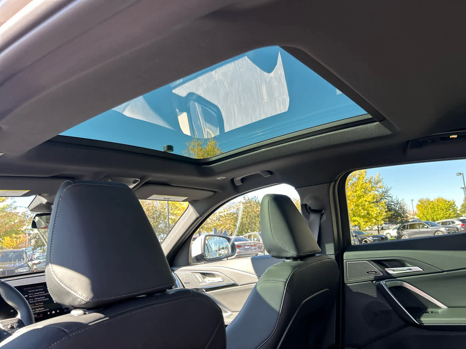 Used 2026 BMW X2 xDrive28i w/ Technology Package image 19