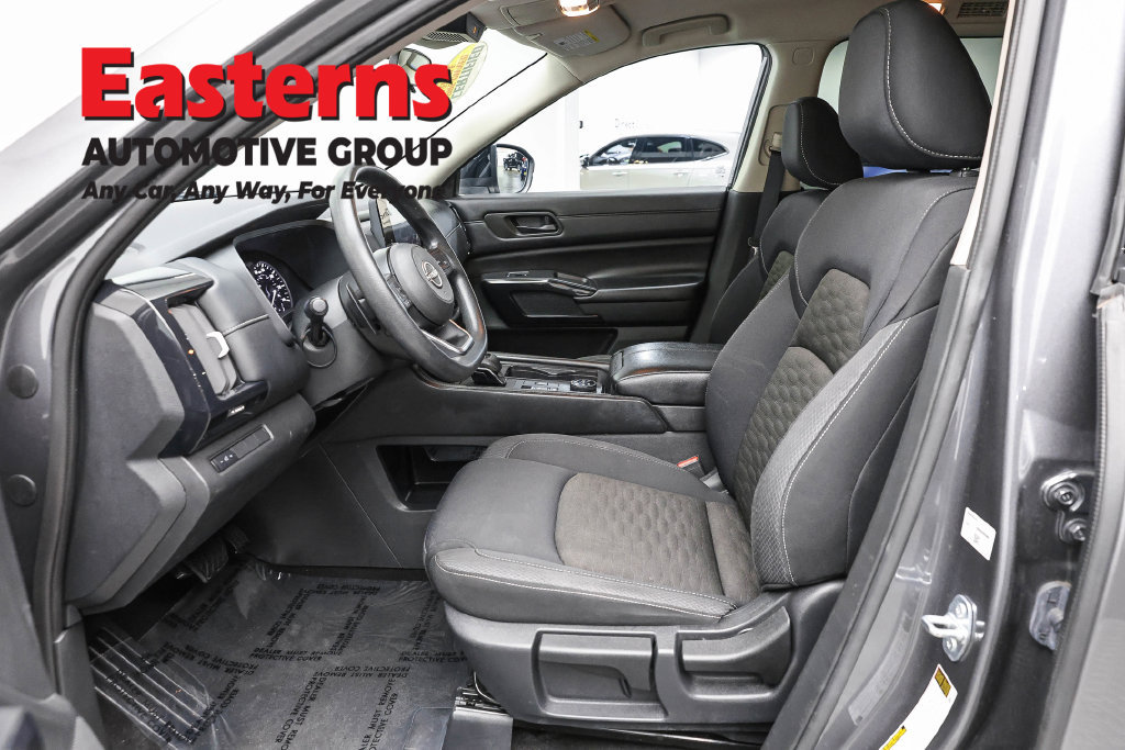 Used 2024 Nissan Pathfinder S AWD/4WD image 15