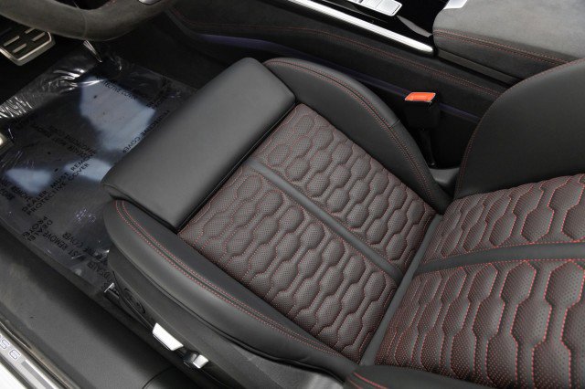 Used 2024 Audi RS 6 performance w/ Matte Carbon Package image 28