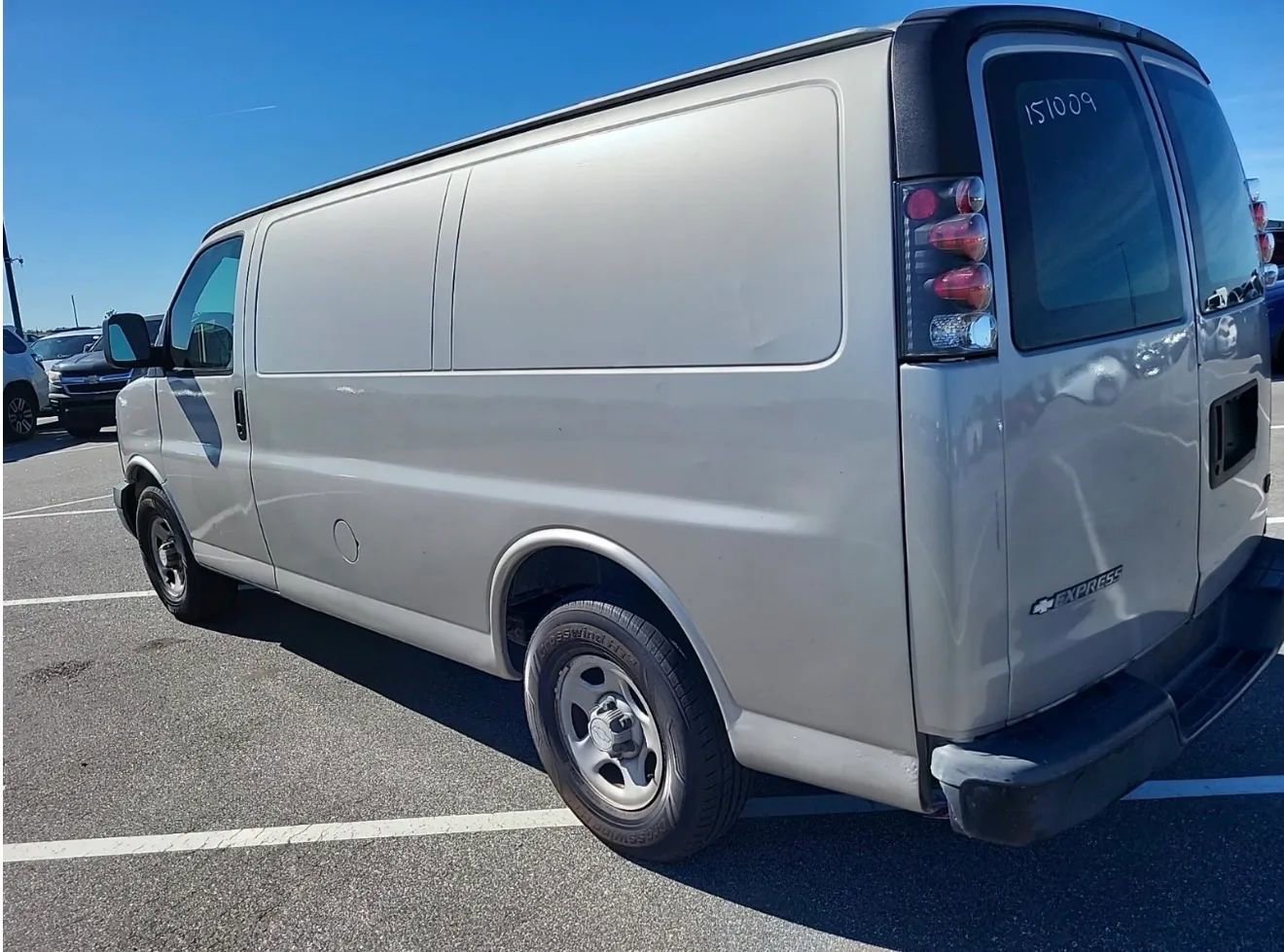 Used 2007 Chevrolet Express 1500 Van 3D image 2