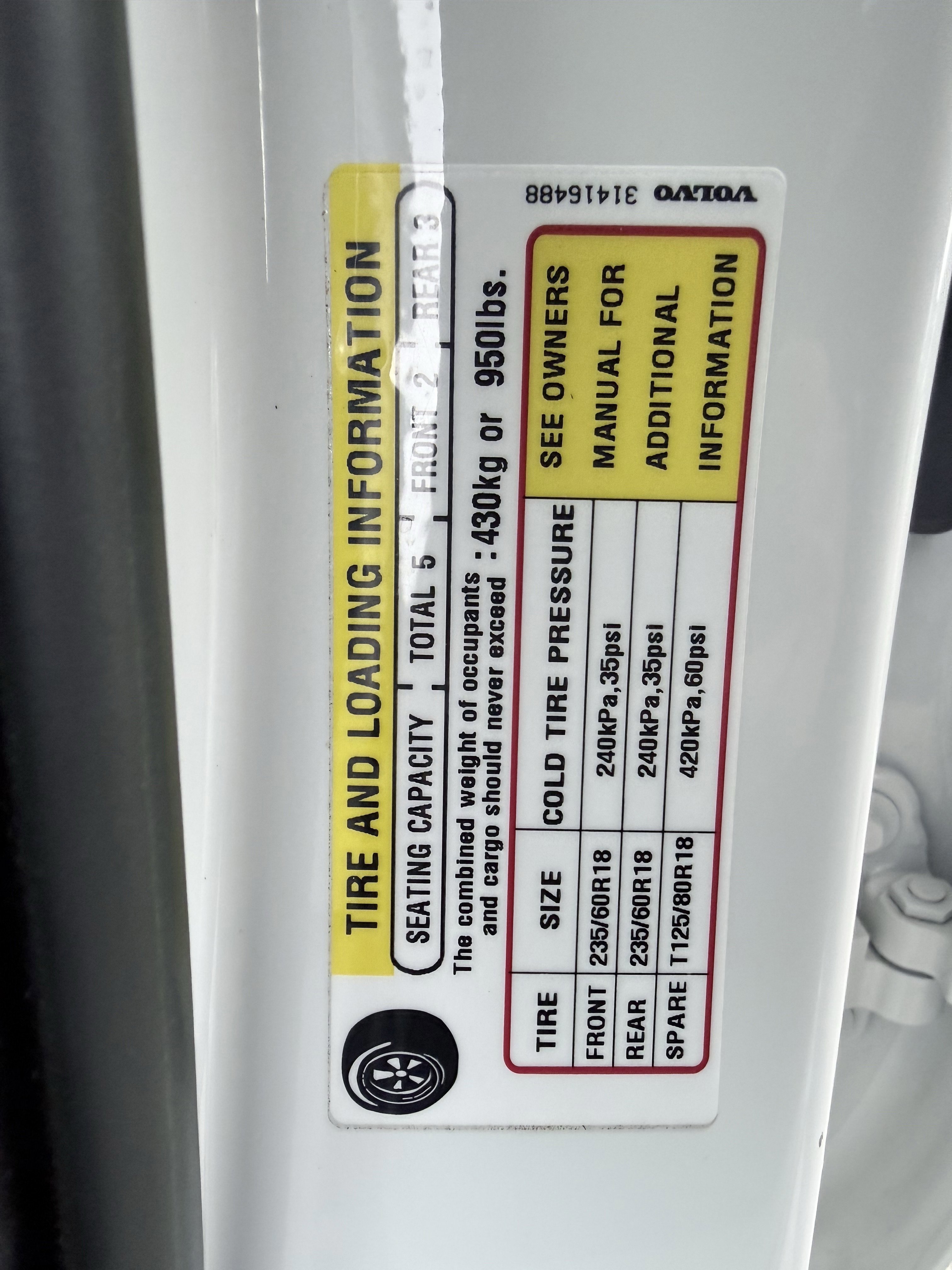 Used 2023 Volvo XC60 B5 Core image 30