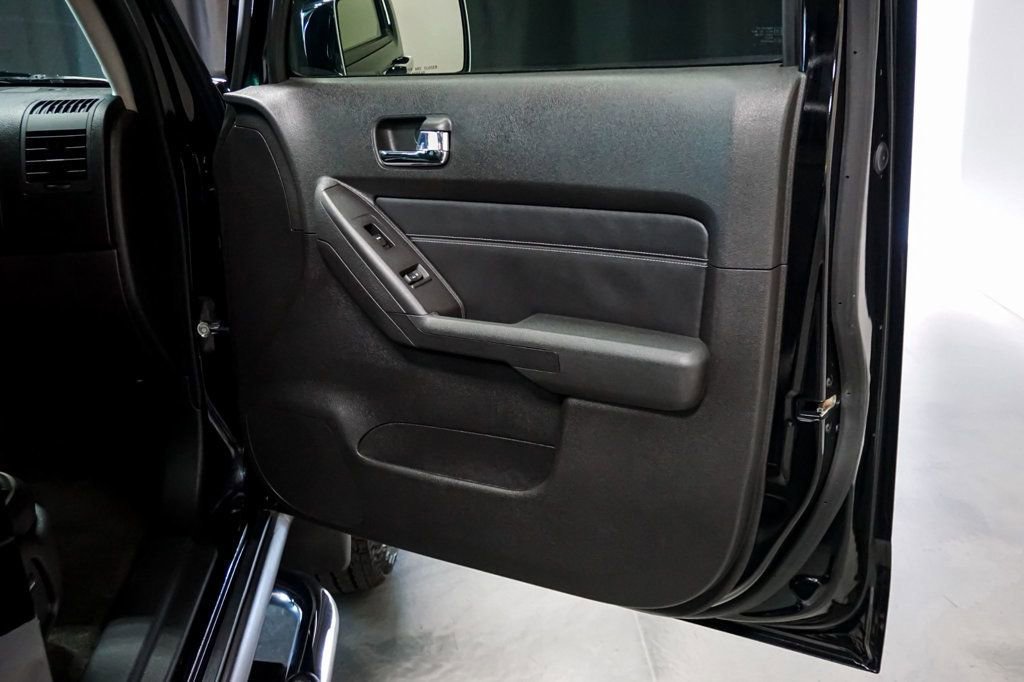 Used 2009 HUMMER H3 Alpha image 32