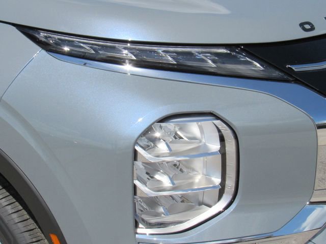 New 2026 Mitsubishi Outlander SE image 10