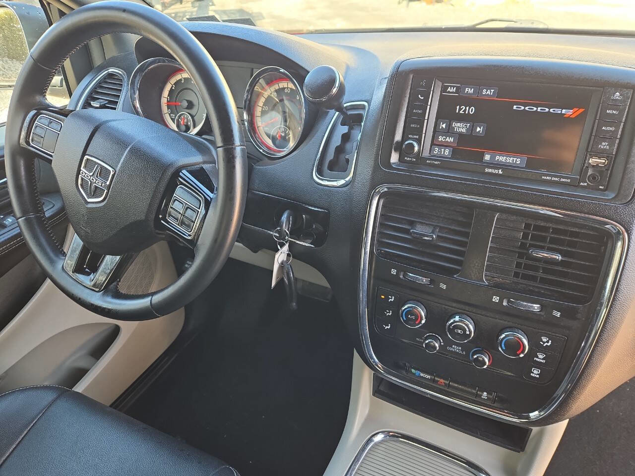 Used 2019 Dodge Grand Caravan SXT image 27