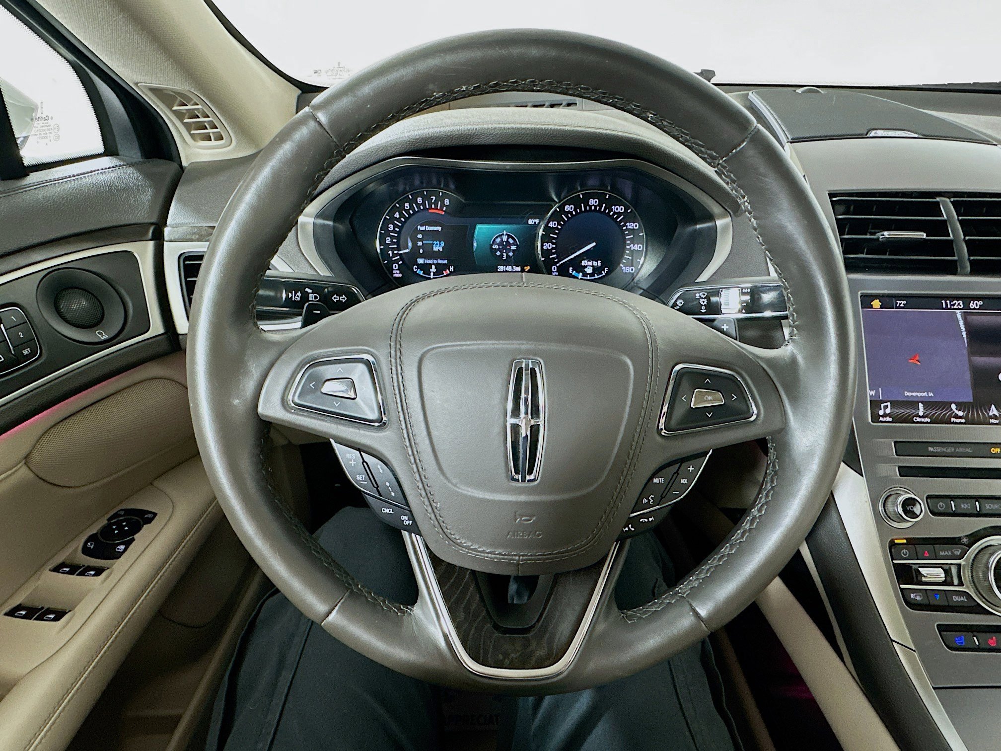 Used 2019 Lincoln MKZ Reserve FWD image 11
