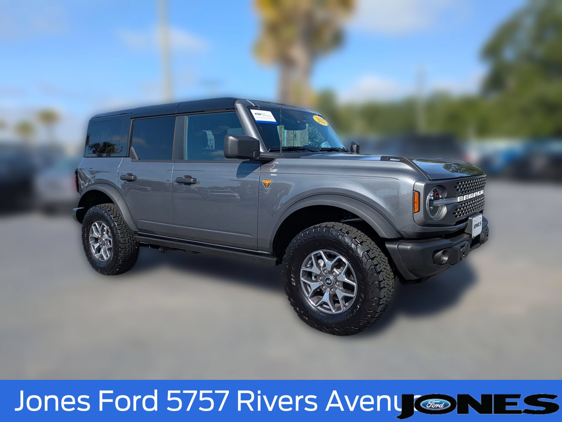 Used 2025 Ford Bronco Badlands AWD/4WD image 2