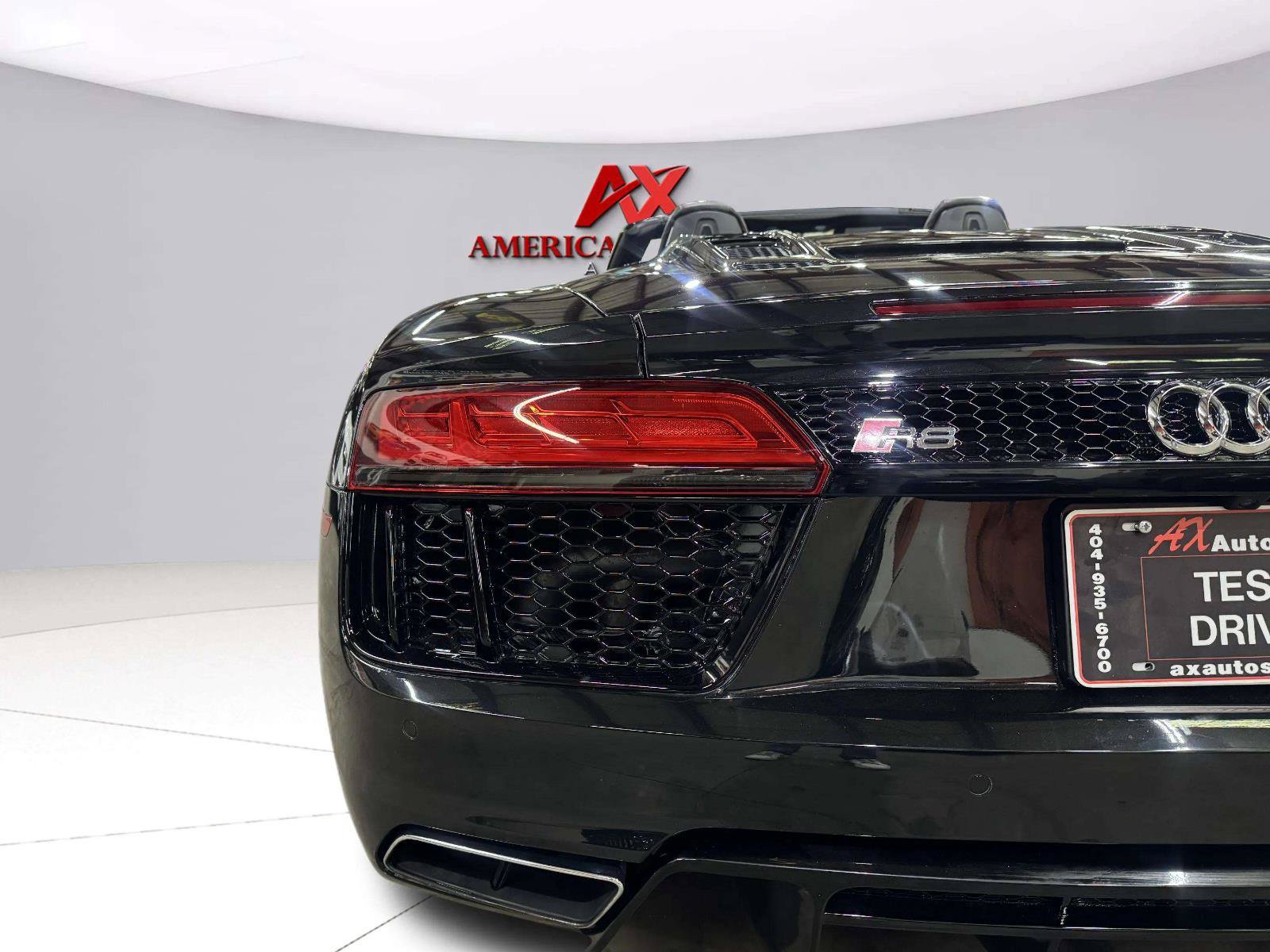 Used 2017 Audi R8 V10 w/ Carbon Exterior Package AWD/4WD image 28
