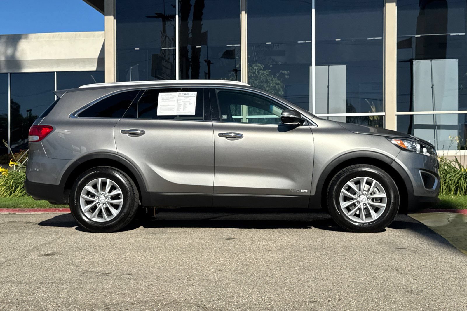 Used 2017 Kia Sorento AWD image 3