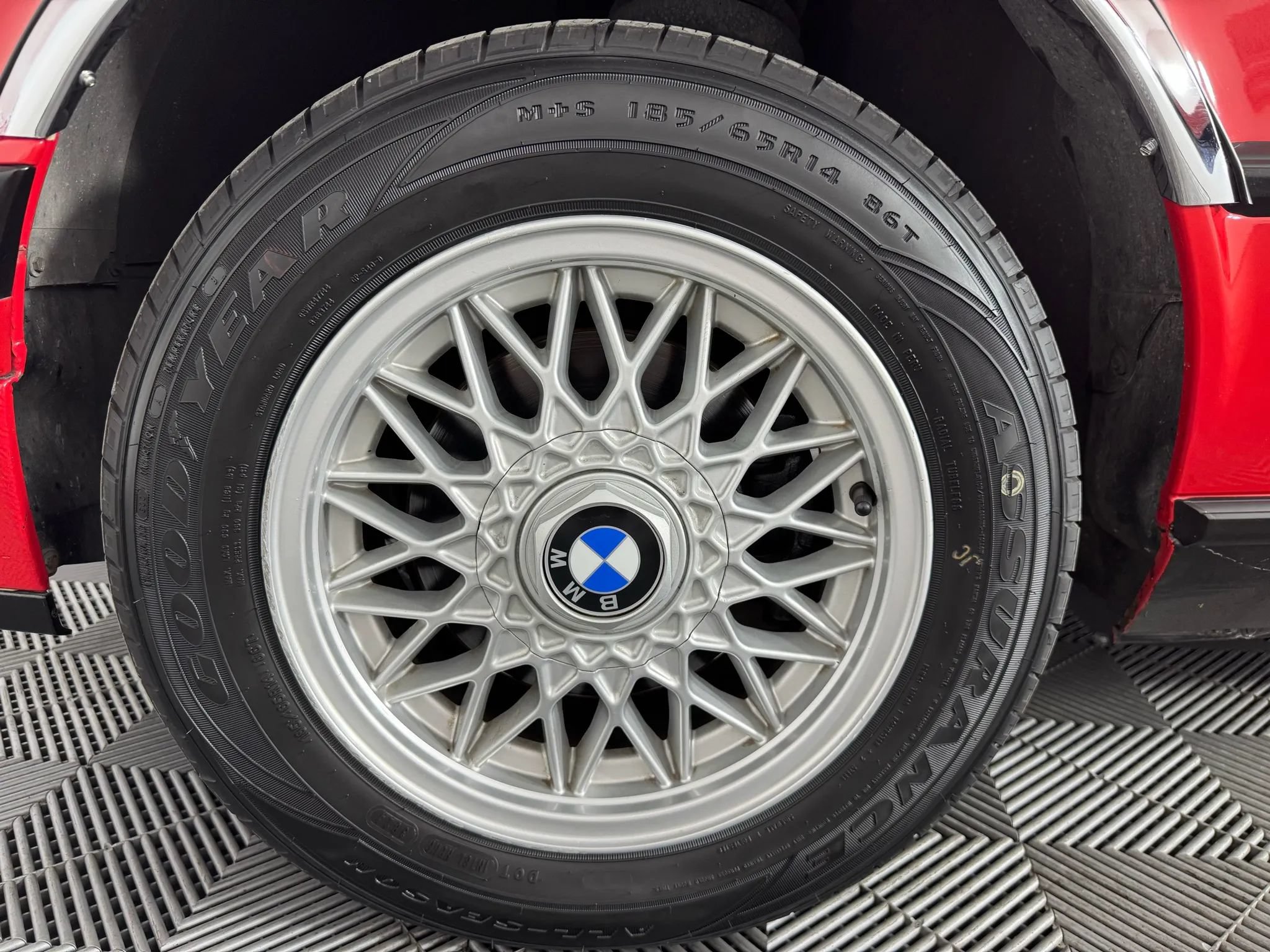 Used 1991 BMW 325i Convertible RWD image 47