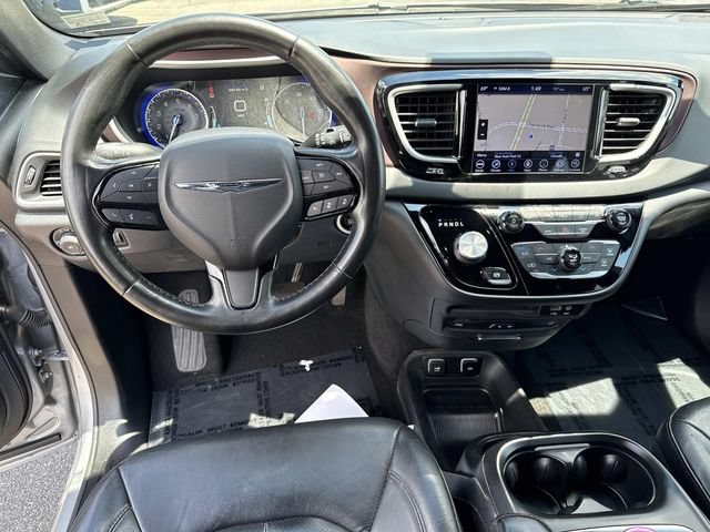Used 2020 Chrysler Pacifica Touring-L FWD image 18