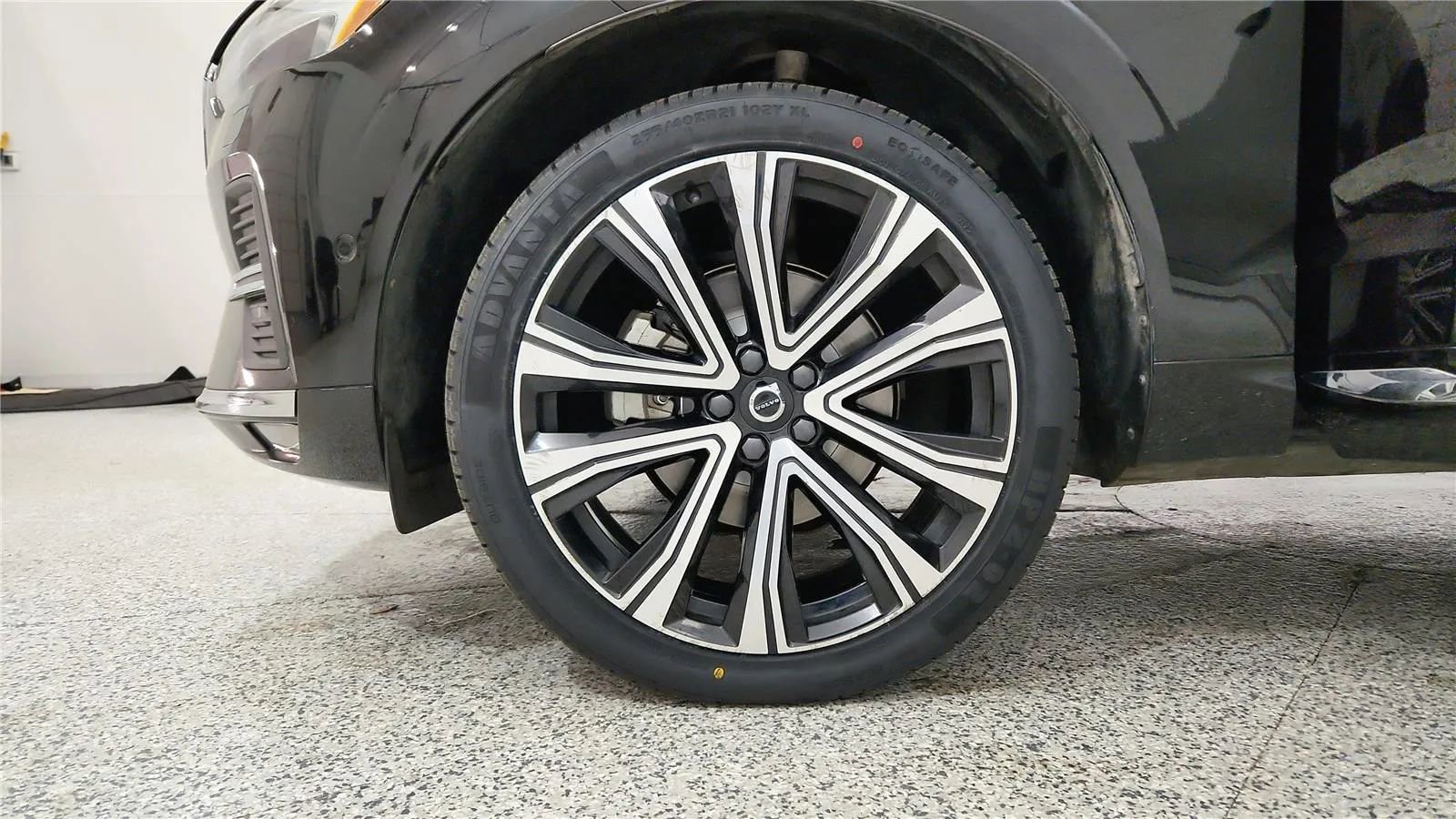 Used 2023 Volvo XC60 B5 Ultimate w/ Climate Package image 13