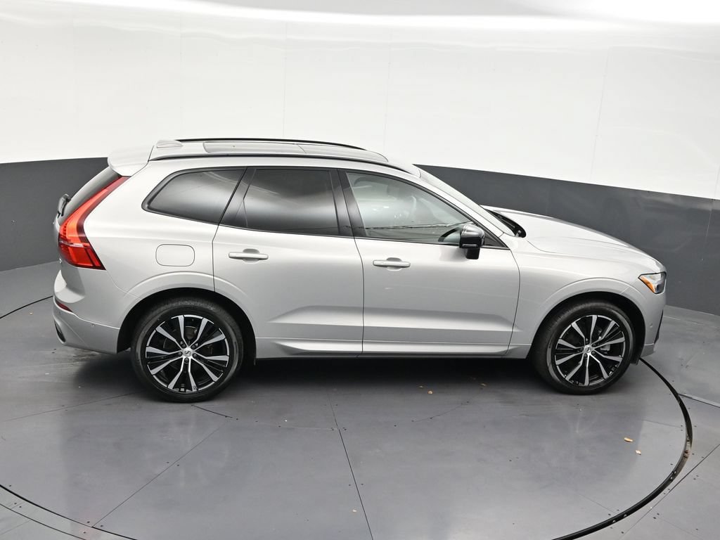 Certified 2024 Volvo XC60 B5 Plus AWD/4WD image 23