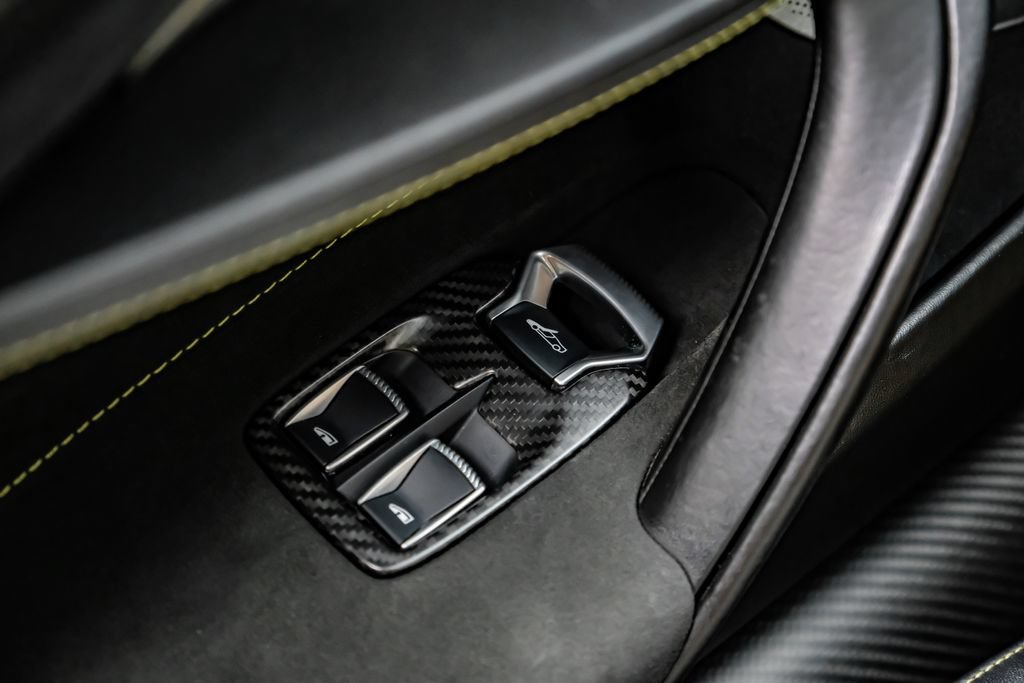 Used 2018 McLaren 720S Performance RWD image 34