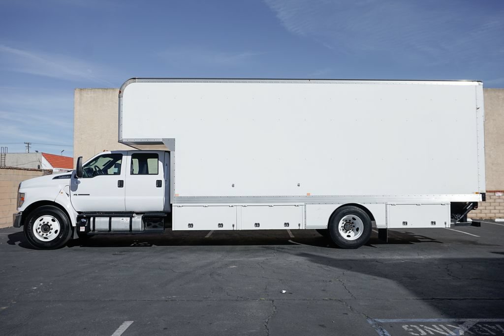 Used 2016 Ford F650 2WD Crew Cab Super Duty image 5