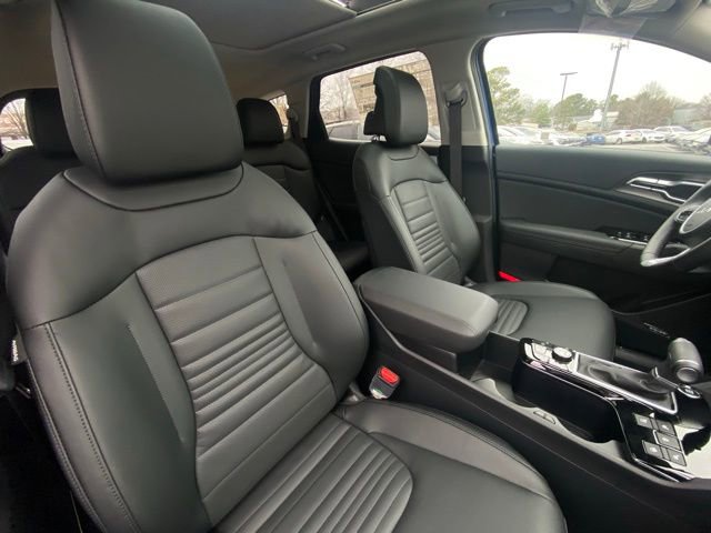 New 2025 Kia Sportage SX image 28
