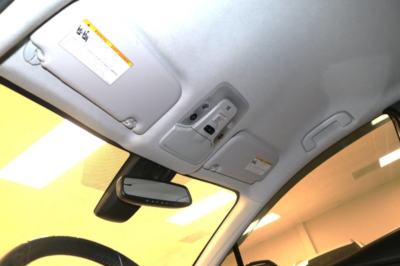 Used 2017 Toyota Prius Prime Advanced image 75