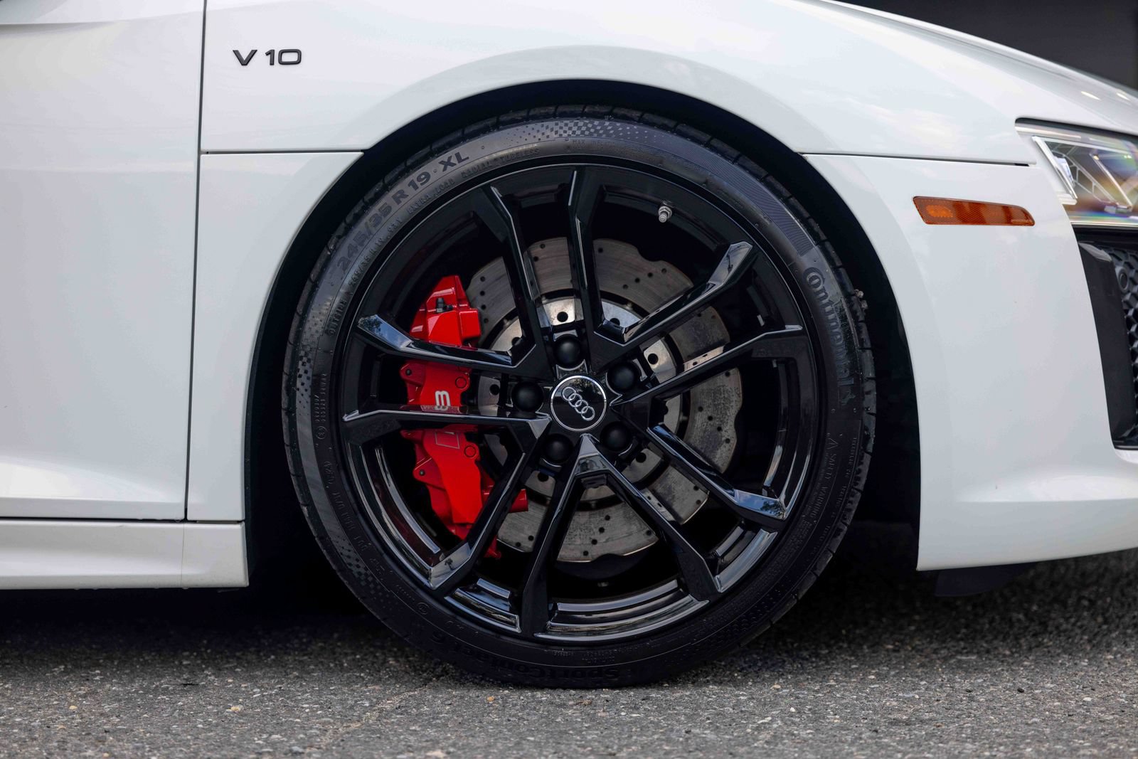 Used 2018 Audi R8 V10 RWD image 34