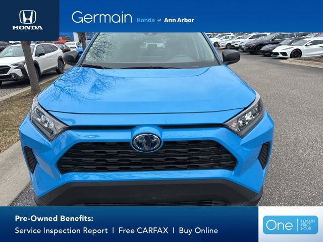 Used 2021 Toyota RAV4 LE image 2