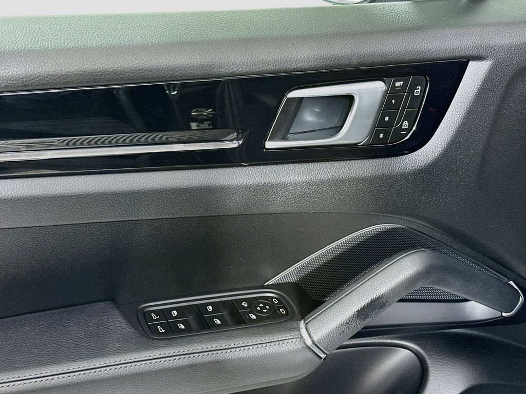 Certified 2023 Porsche Cayenne AWD/4WD image 20