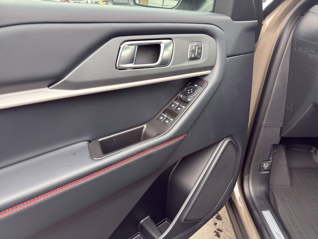 New 2026 Ford Explorer ST-Line w/ ST-Line Street Pack image 11