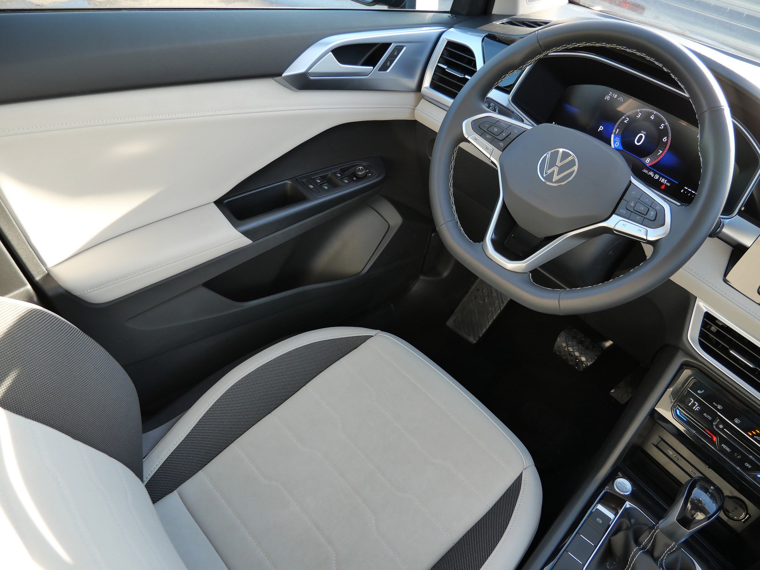 Certified 2025 Volkswagen Taos SE image 9