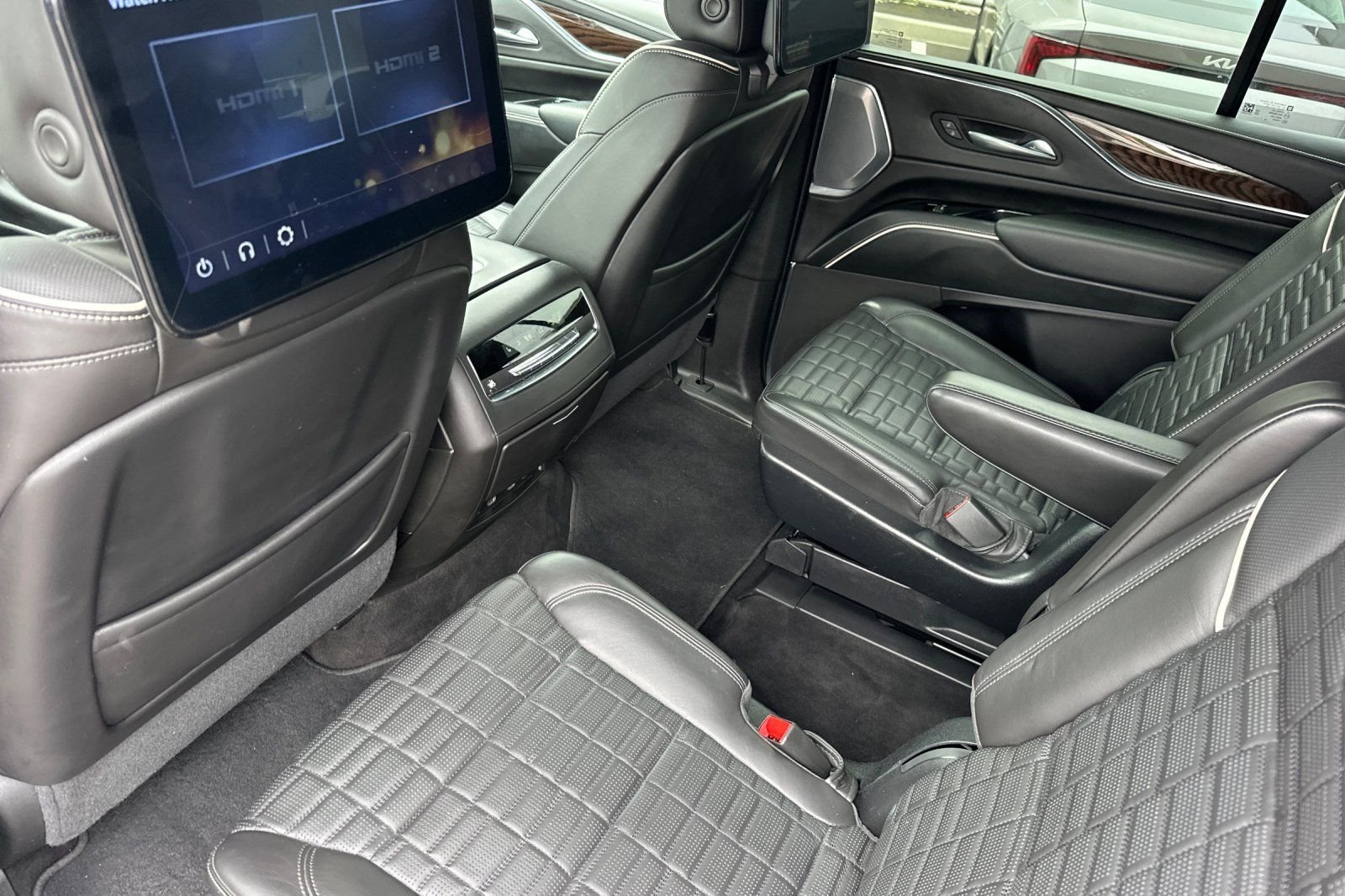 Used 2023 Cadillac Escalade Premium Luxury Platinum AWD/4WD image 13
