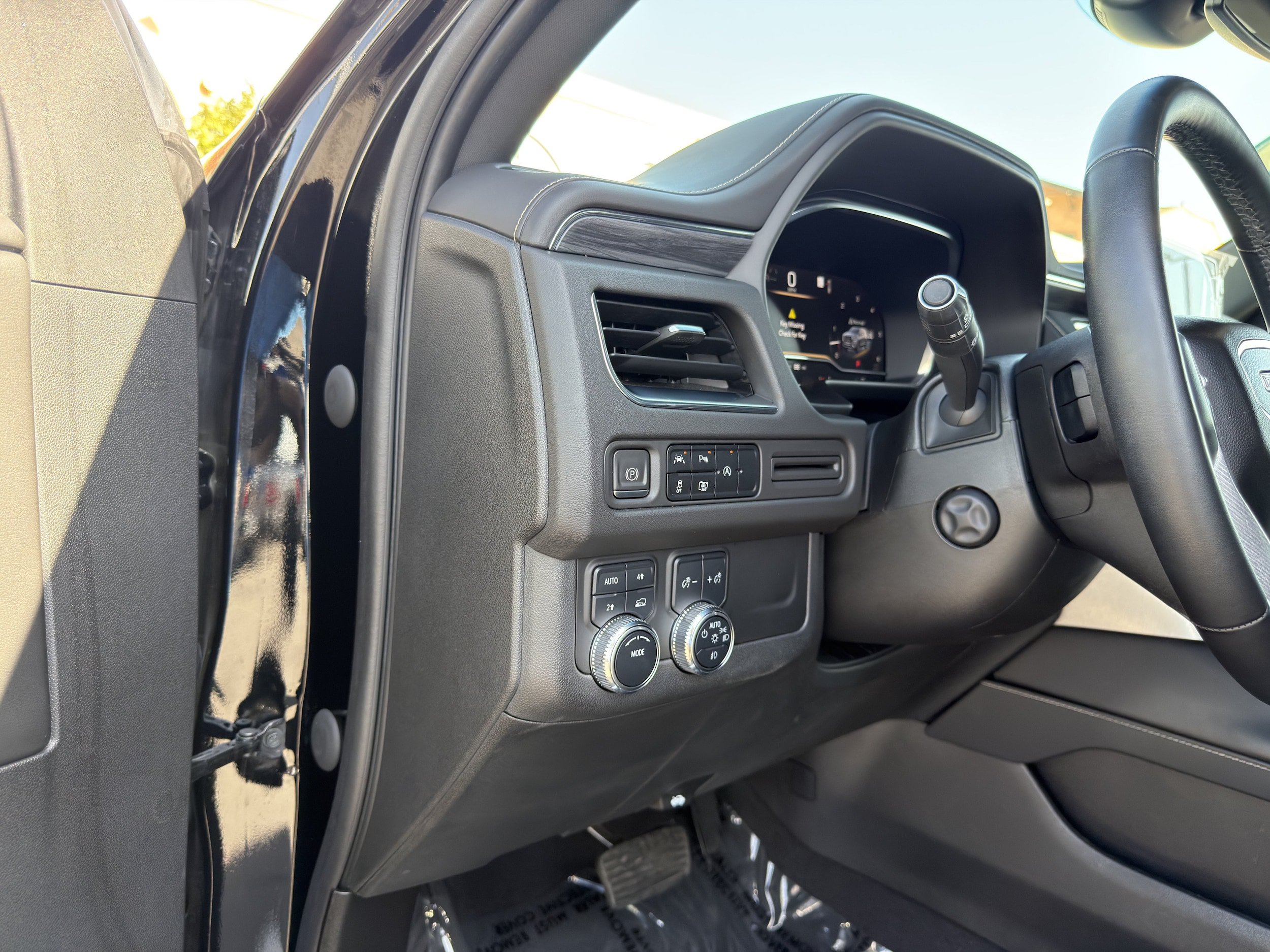 Used 2023 GMC Yukon SLT w/ SLT Luxury Package AWD/4WD image 27