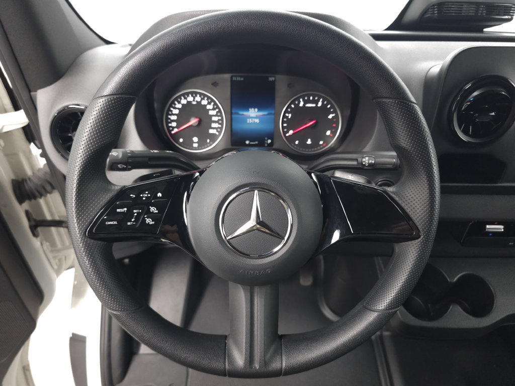 Used 2025 Mercedes-Benz Sprinter 2500 image 11