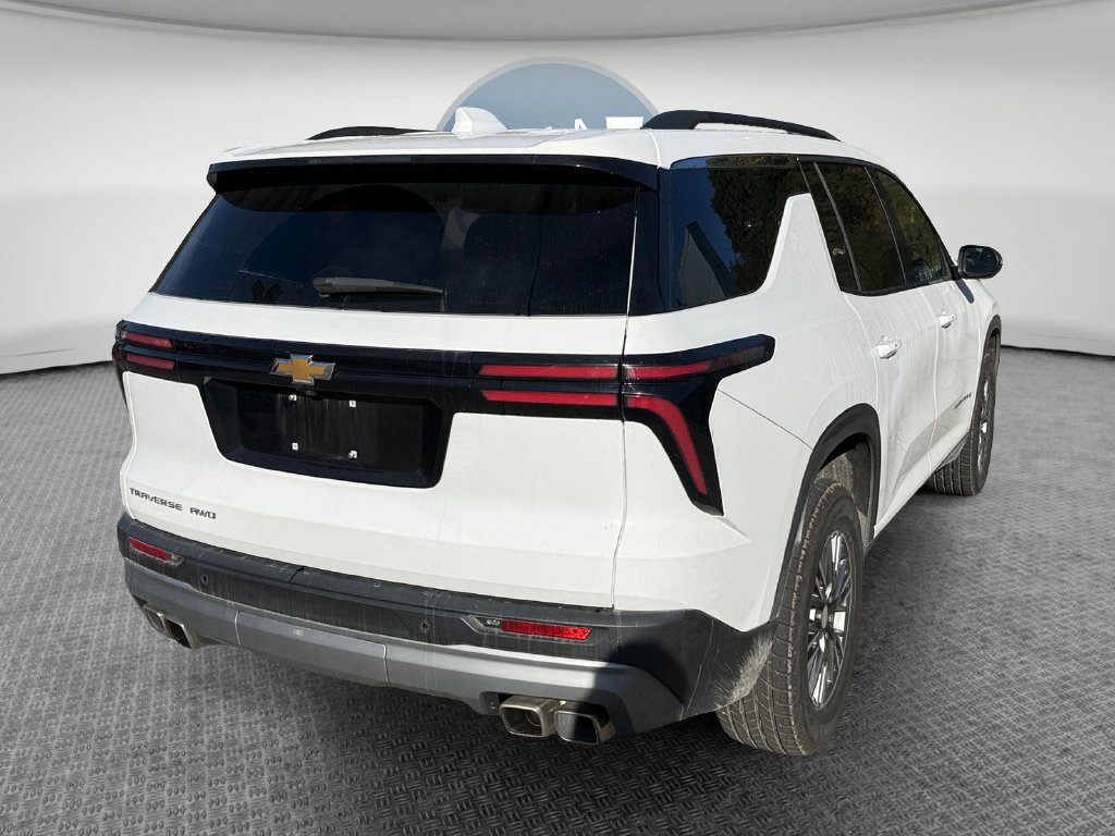 Used 2025 Chevrolet Traverse LT AWD/4WD image 3