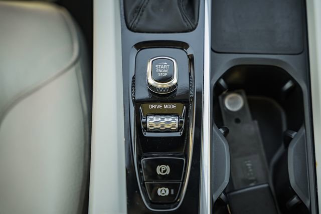 Used 2021 Volvo XC60 T5 Momentum w/ Advanced Package image 25