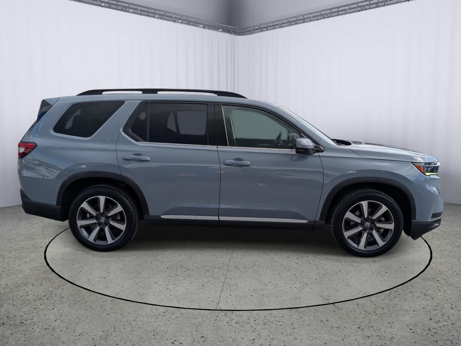 Used 2024 Honda Pilot Touring image 2