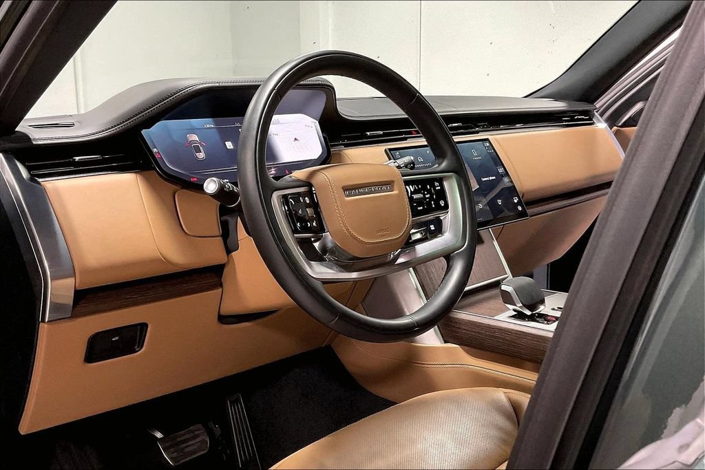 Used 2025 Land Rover Range Rover SE AWD/4WD image 16