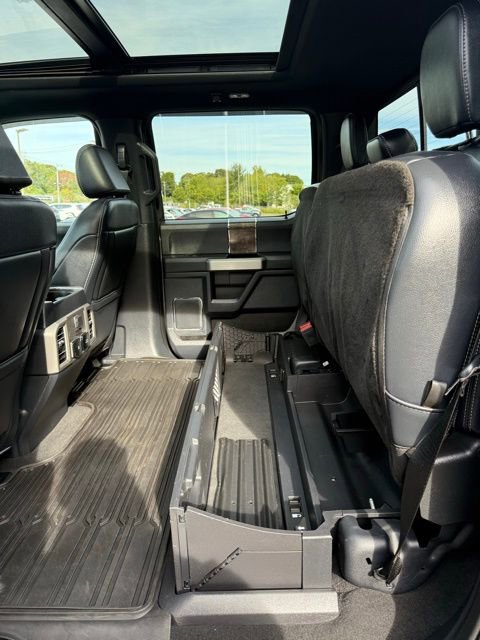 Used 2022 Ford F250 Lariat w/ Black Appearance Package image 19