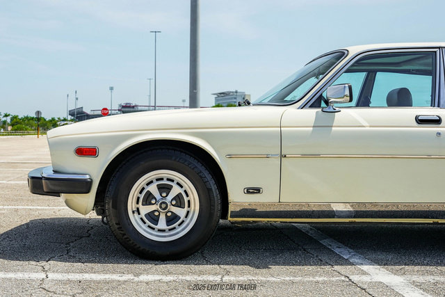 Used 1987 Jaguar XJ6 RWD image 4