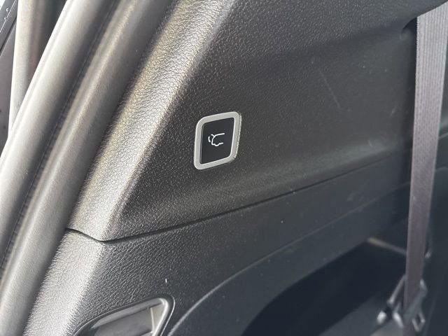 Used 2024 Chrysler Pacifica Touring image 35