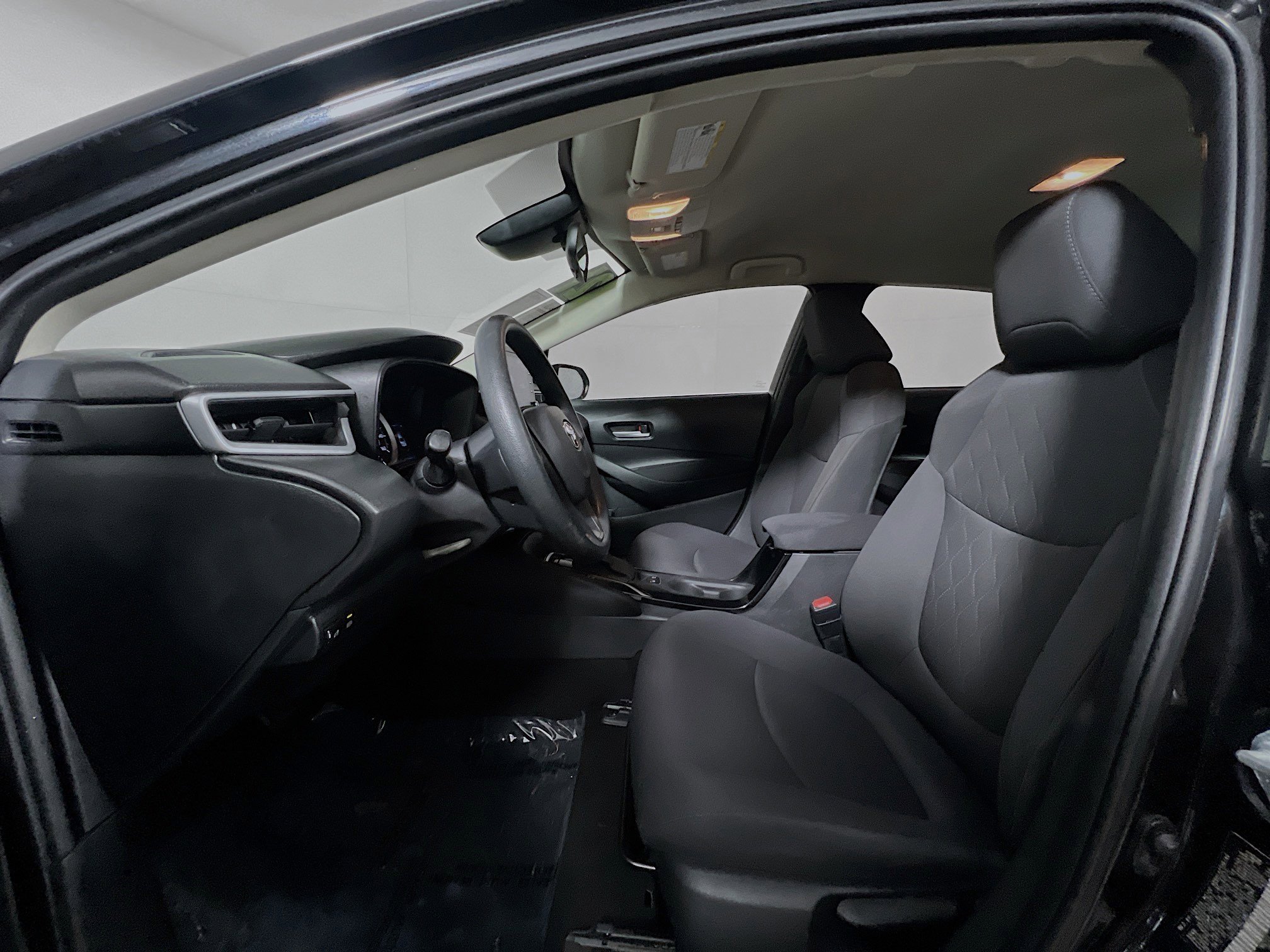 Used 2021 Toyota Corolla LE image 15