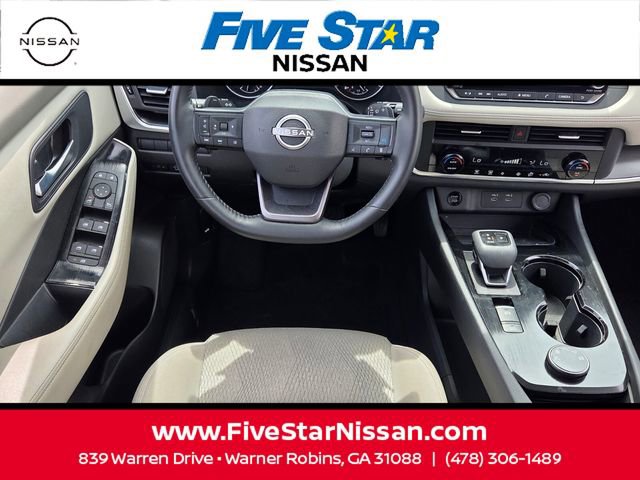 Used 2025 Nissan Rogue SV image 7